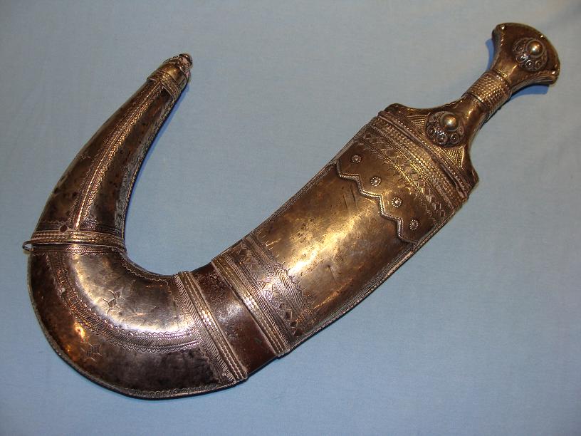 A Stunning Silver and Rhino Horn Yemen Jambiya www.swordsantiqueweapons.com