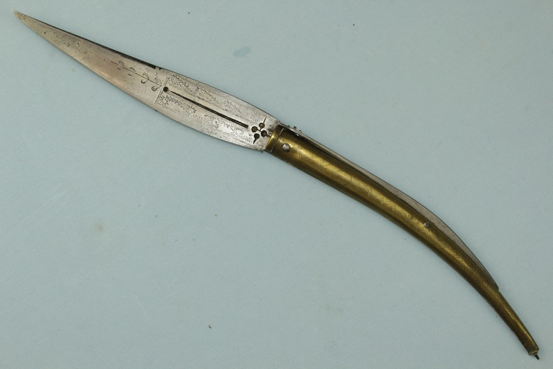 Navaja A fine example Rare type Unusual blade type www.swordsantiqueweapons.com