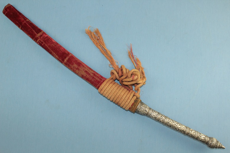 A very fine rare sword Loas Thai Daab Repousse silver hilt Red fabric dress Thailand Dhaab darb dah dha www.swordsantiqueweapons.com