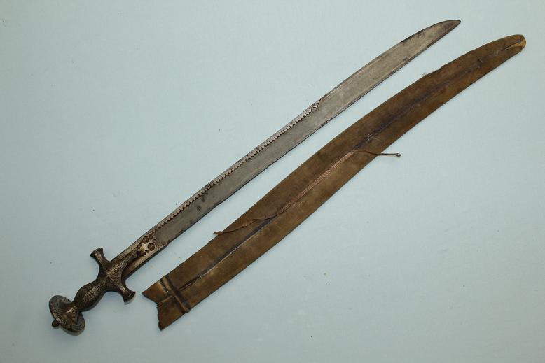 A rare Indian sword An early Kirach Khanda type bracing www.swordsantiqueweapons.com