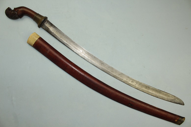 Sumatran sword A large sabre<br>Unusual materials Carved pommel www.swordsantiqueweapons.com