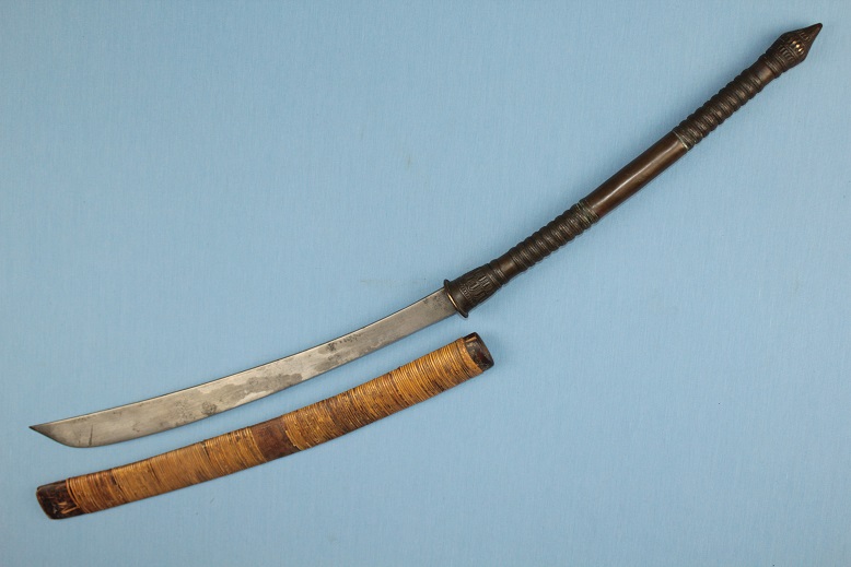 A fine Laos Darb Thai Thailand Daab Long Bronze or Samrit hilt A fine fighting blade www.swordsantiqueweapons.com
