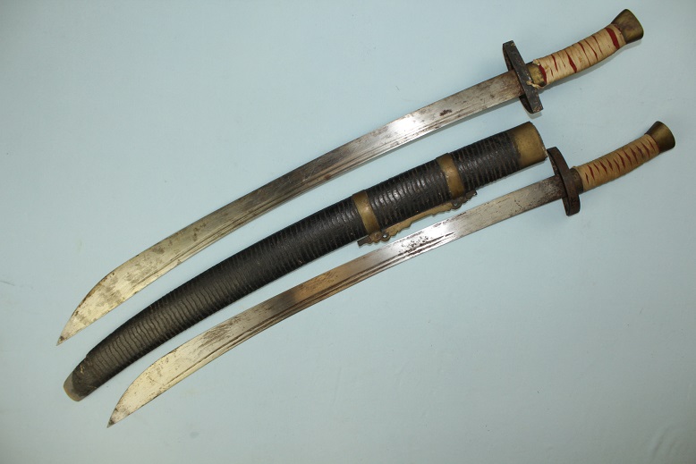 Shuang Dao Double Chinese ox tial sabres steel guards Dragons on blades www.swordsantiqueweapons.com