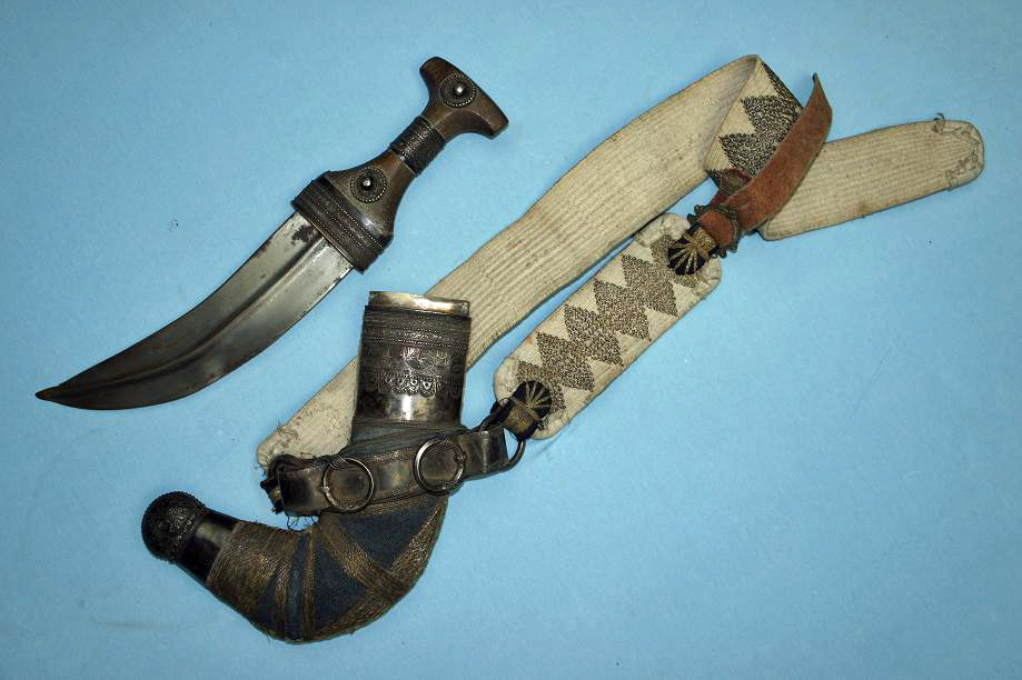 Rhino horn Jambiya Very fine & complete Arabian Khanjar dagger Bahrains monarchy www.swordsantiqueweapons.com